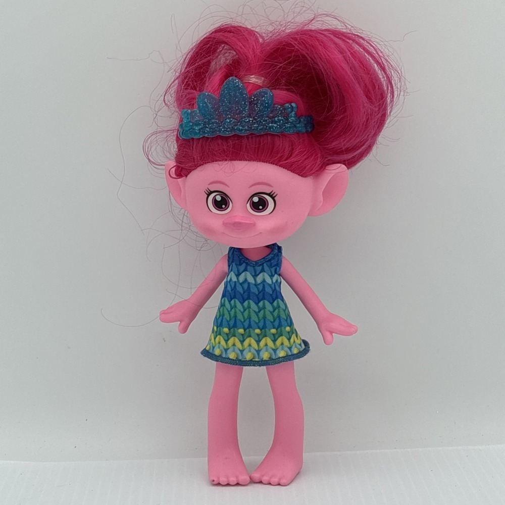 POPPY TRENDSETTIN' Trolls Band Together Girl  Doll Dreamworks Mattel